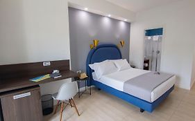 Mako Sorrento Suites